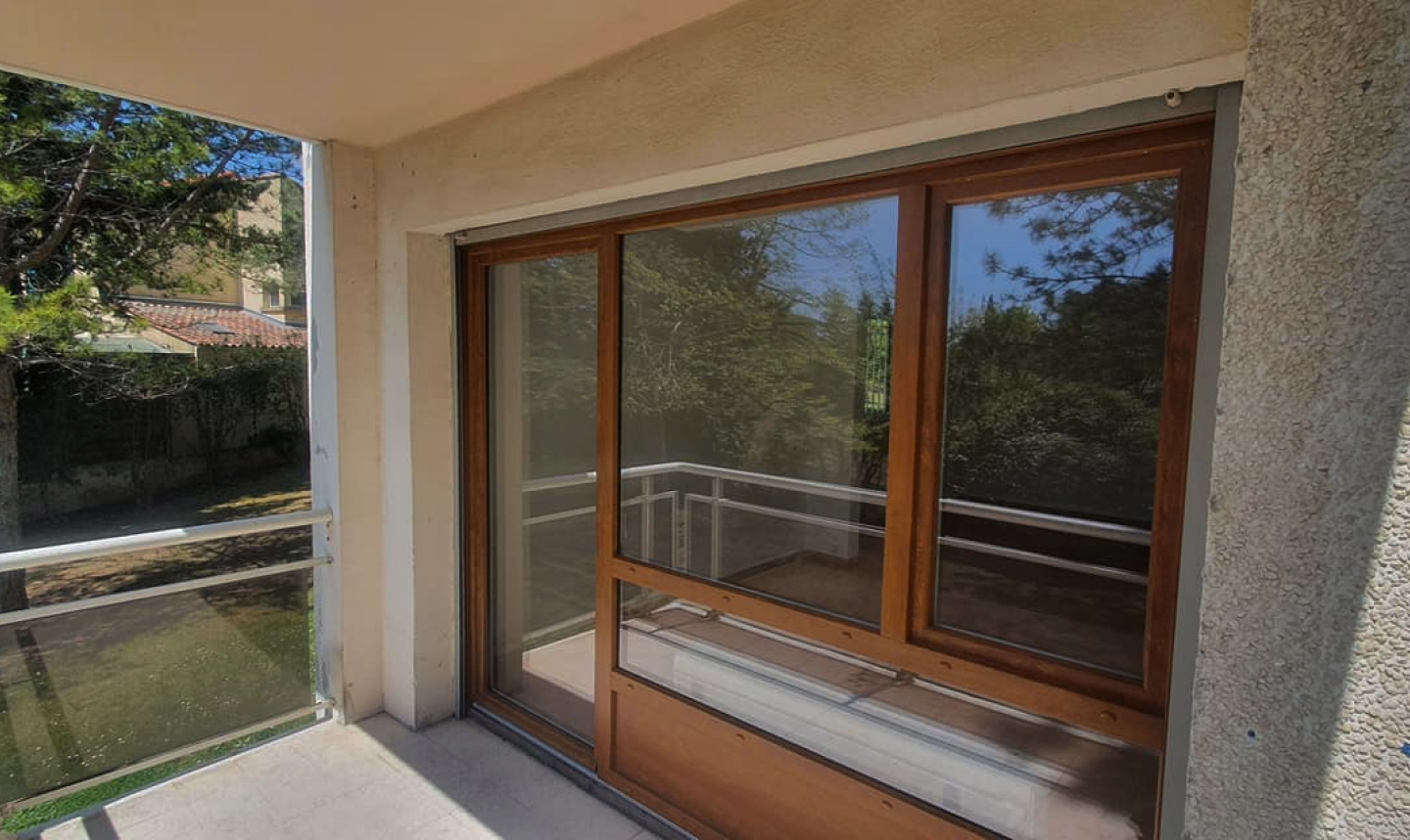 Fenêtre en bois traditionnelle, menuiserie sur mesure